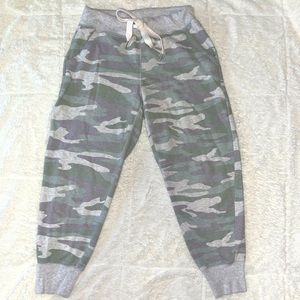 PINK Victoria’s Secret capris jogging pants